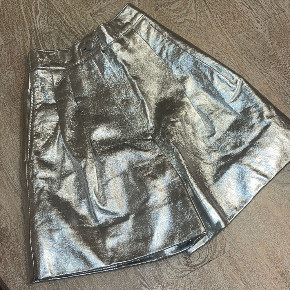 Lillie Rubin Unique Dead stock Leather shorts silver size 2